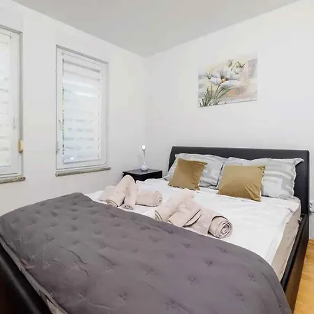 One-bedroom In Lv Apartman *
