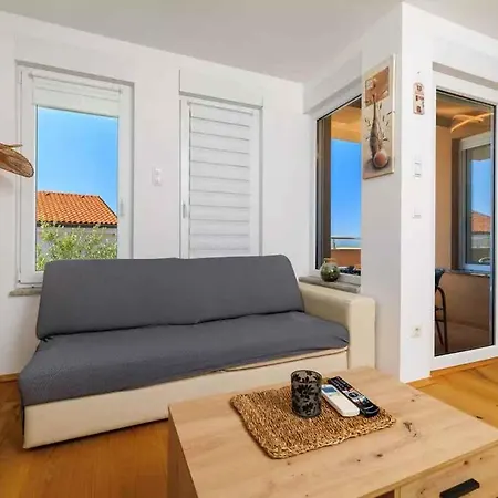 One-bedroom In Lv דירה *